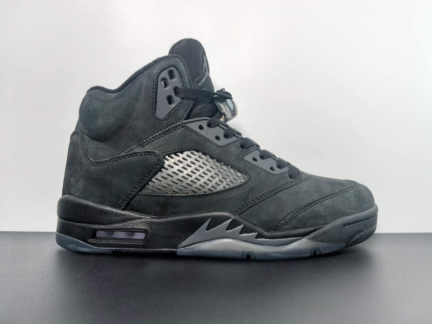 Air Jordan 5 Retro Black Cat - Iconic Style Meets Modern Comfort