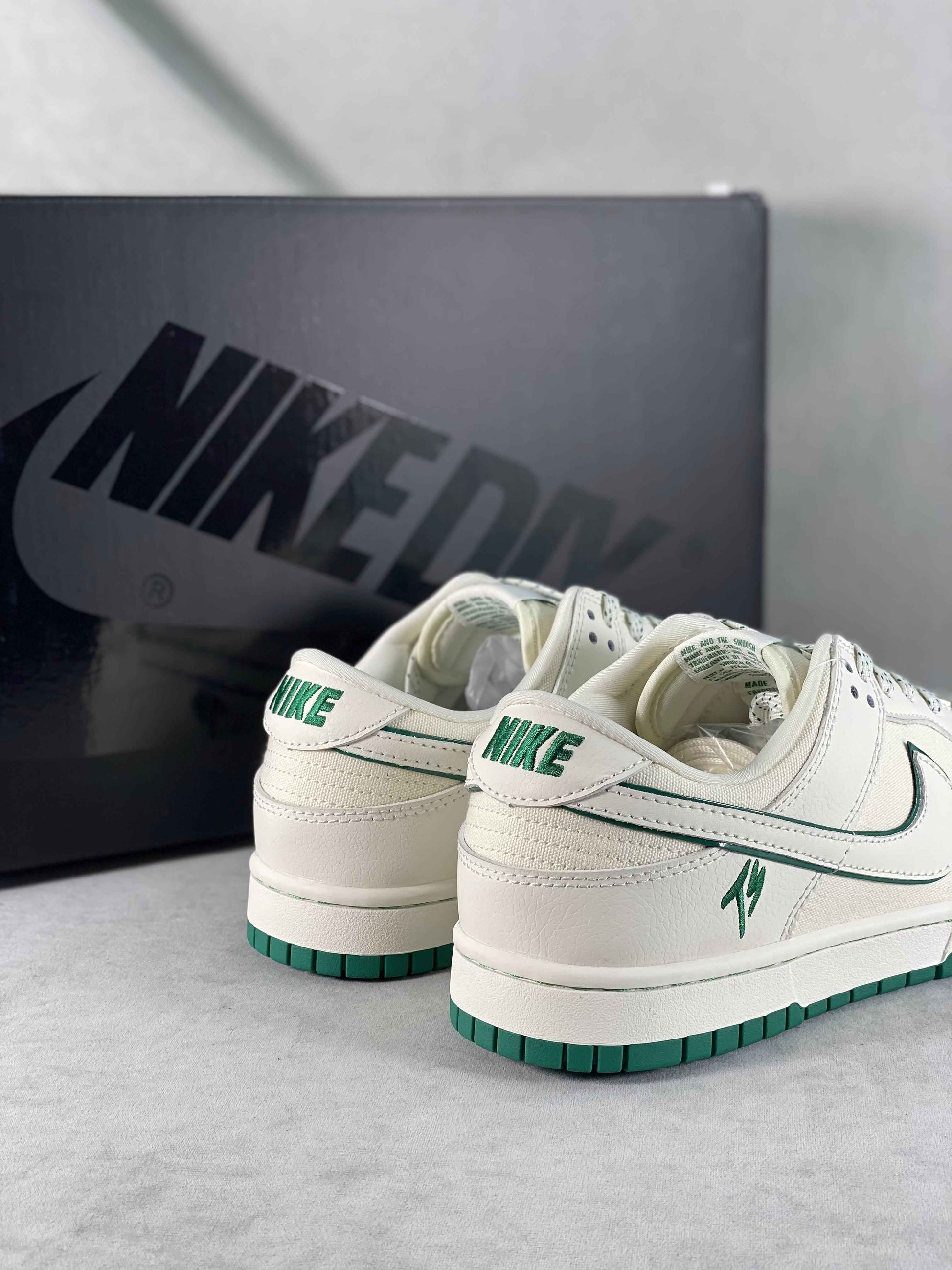Custom Dunk SB Low x Travis Scott FC1688 109