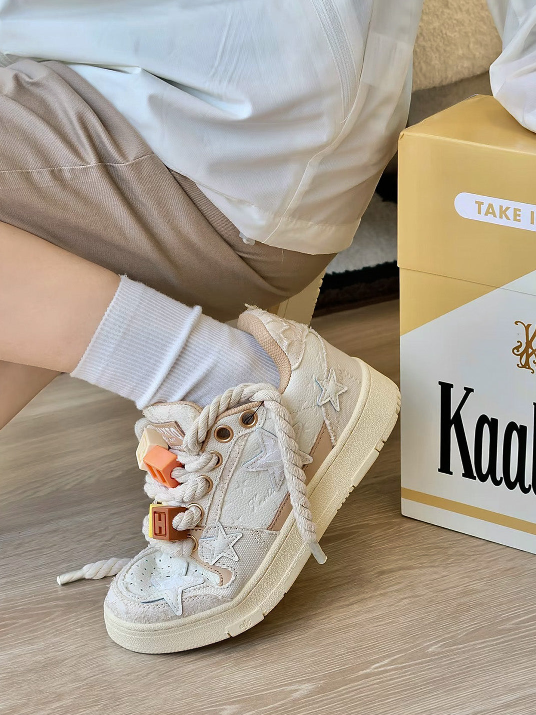 Beige Lace Star Low-Top Sneakers - Skipkicks