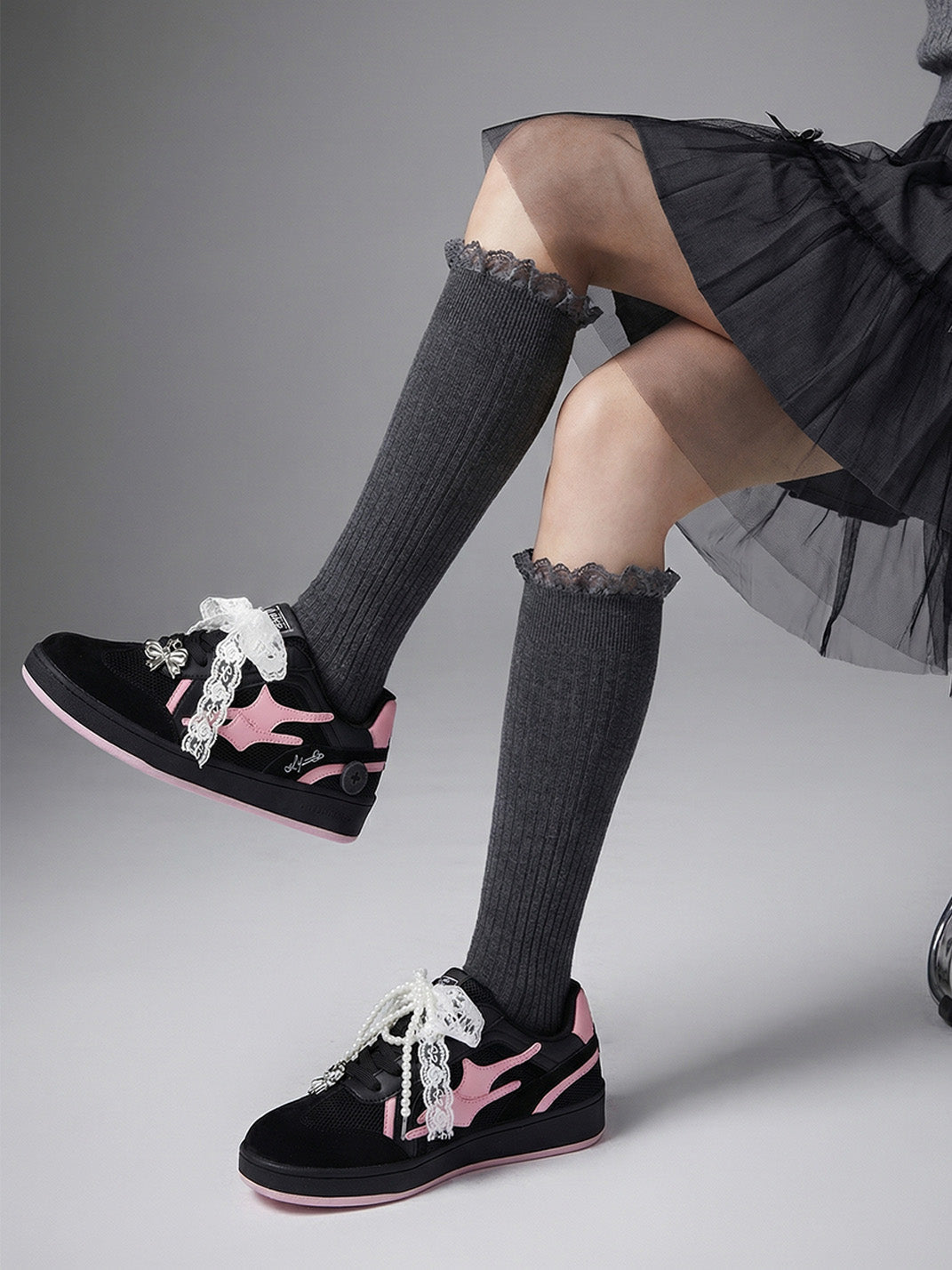 Black Pink Bow-Applique Trainer Sneakers - Skipkicks