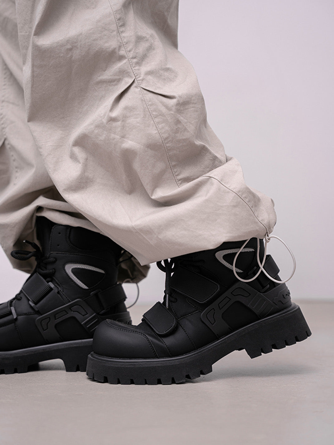 Black Velcro-Strap Lug-Sole Moto Boots - Skipkicks