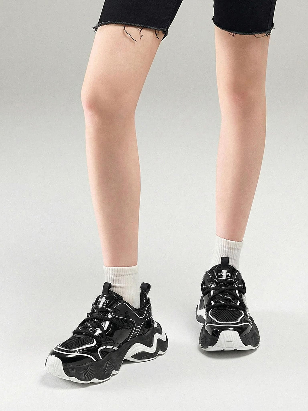 Black Wave-Sole Chunky Dad Sneakers - Skipkicks