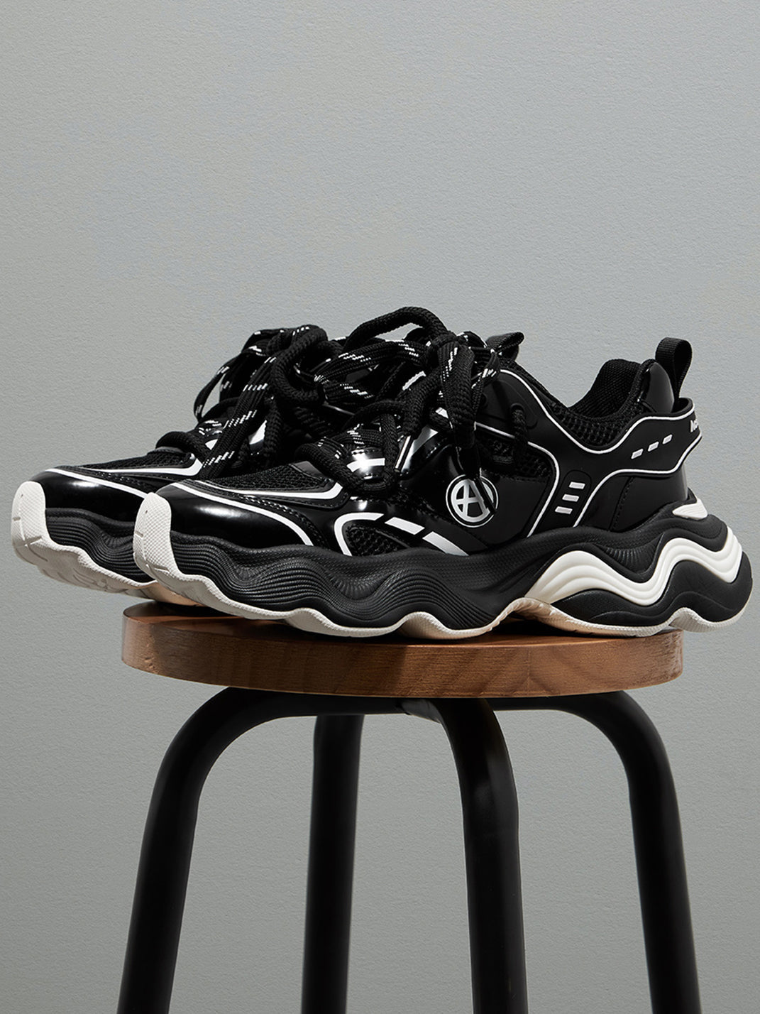 Black Wave-Sole Chunky Dad Sneakers - Skipkicks