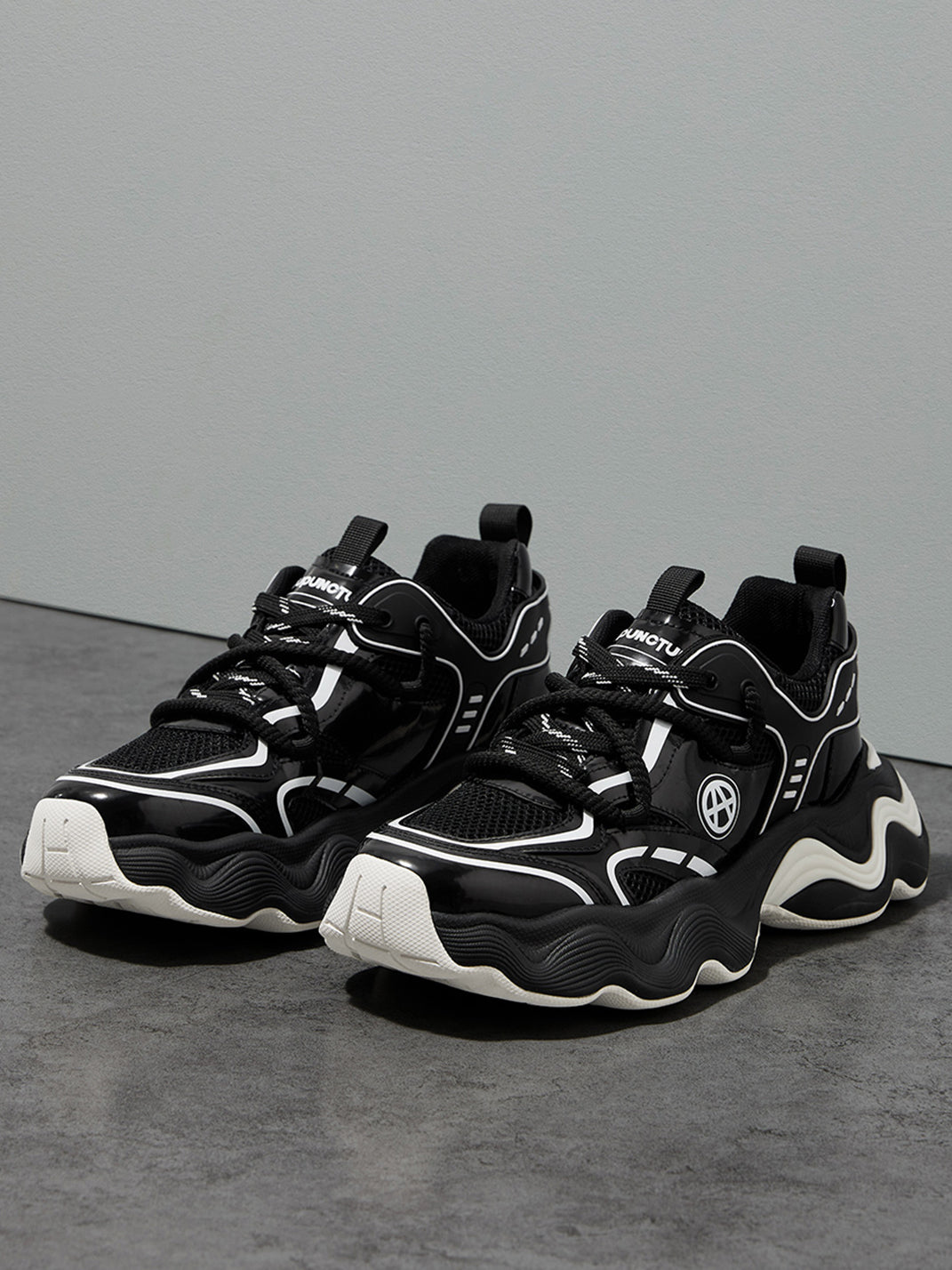 Black Wave-Sole Chunky Dad Sneakers - Skipkicks