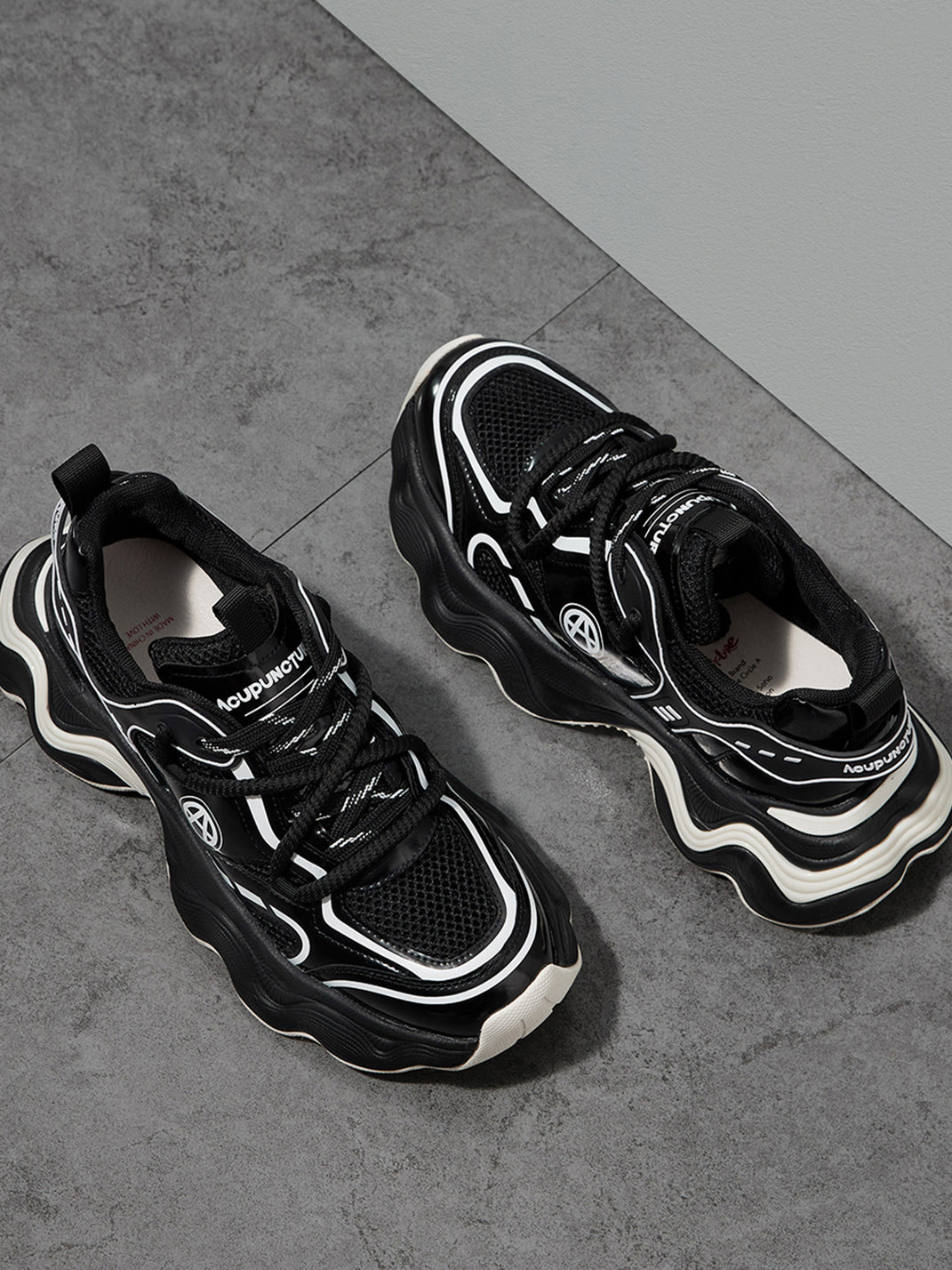 Black Wave-Sole Chunky Dad Sneakers - Skipkicks