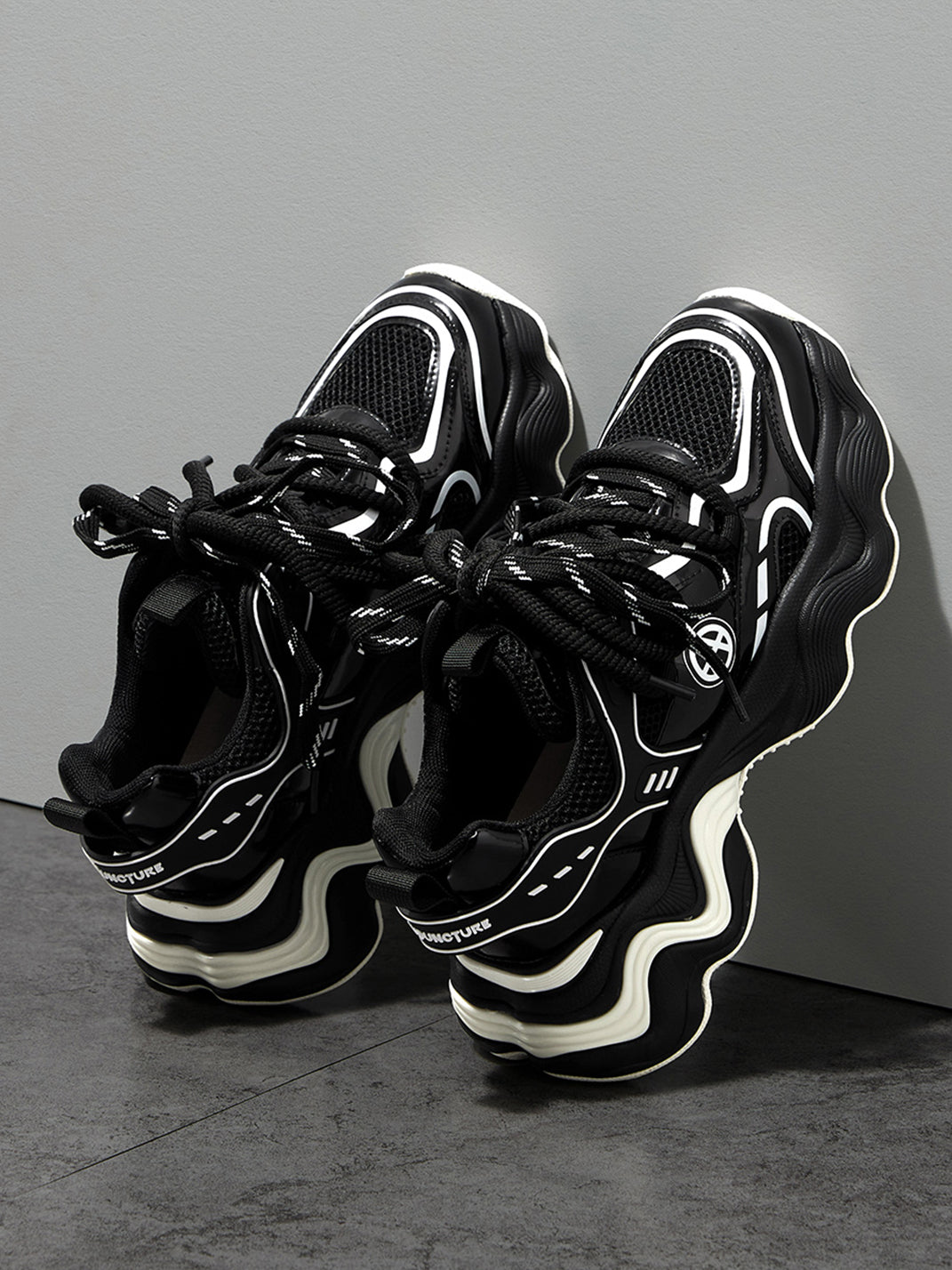 Black Wave-Sole Chunky Dad Sneakers - Skipkicks