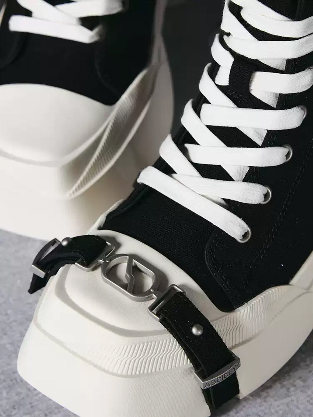 Black Zip-Pocket High-Top Platform Sneakers - Skipkicks