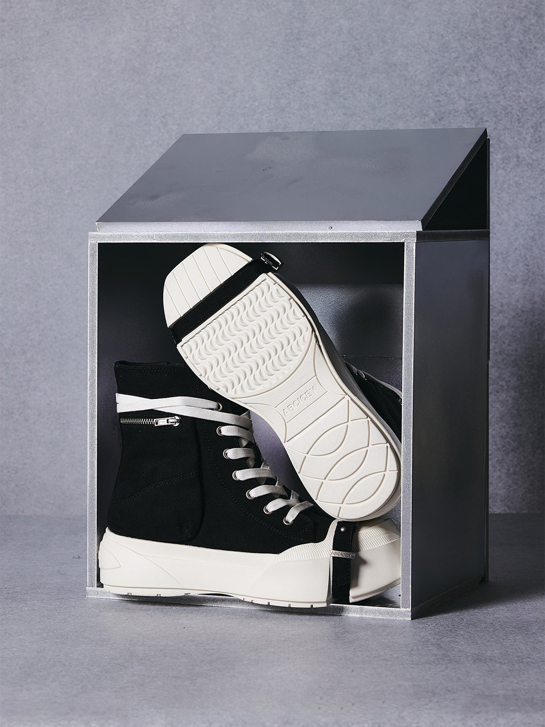 Black Zip-Pocket High-Top Platform Sneakers - Skipkicks