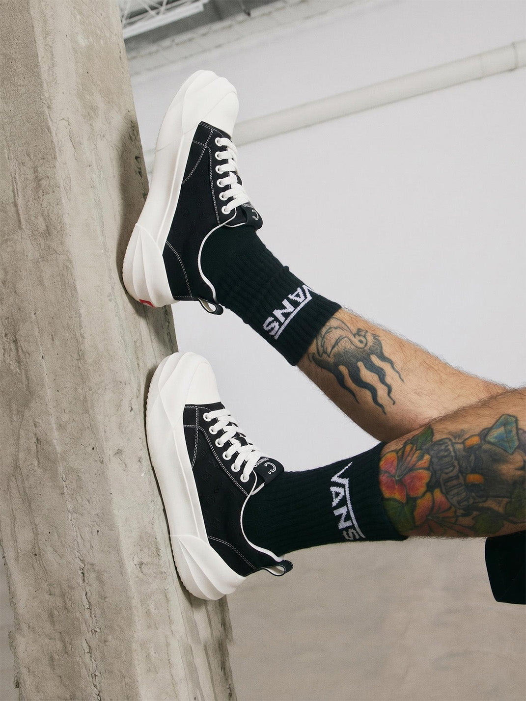 Black Geometric-Sole Platform Sneakers - Skipkicks