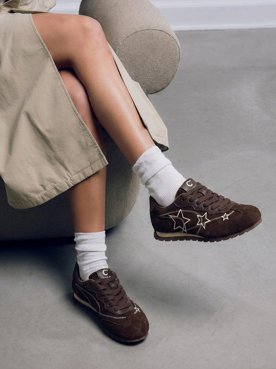 Brown Star-Embroidered Retro Low-Top Sneakers - Skipkicks
