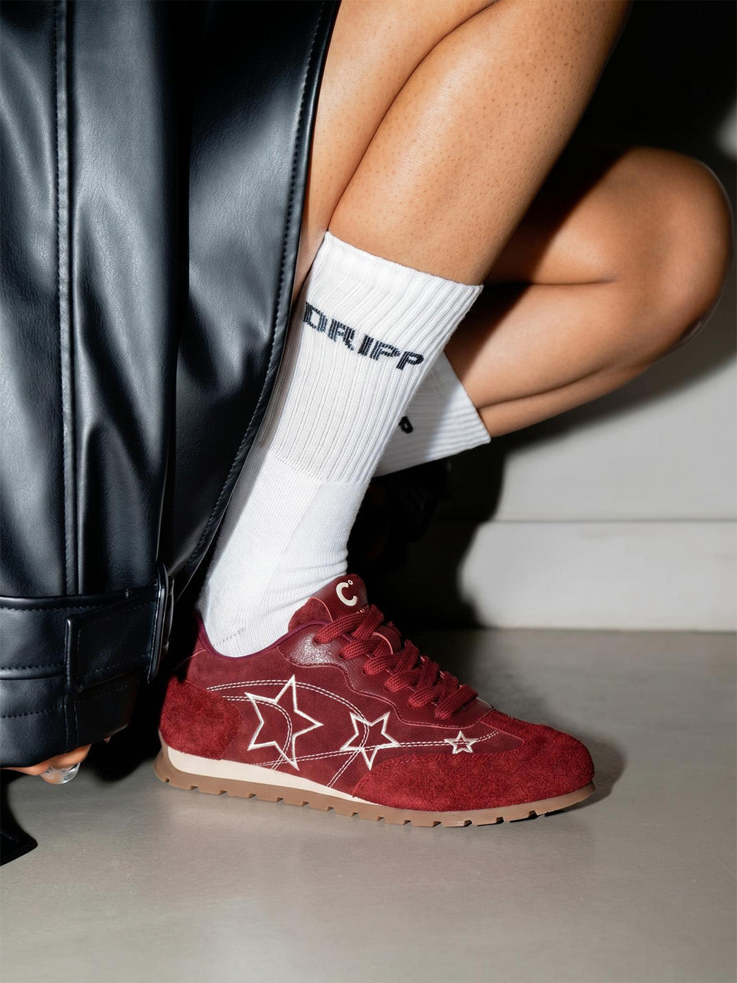 Burgundy Star-Outline Retro Low-Top Sneakers - Skipkicks