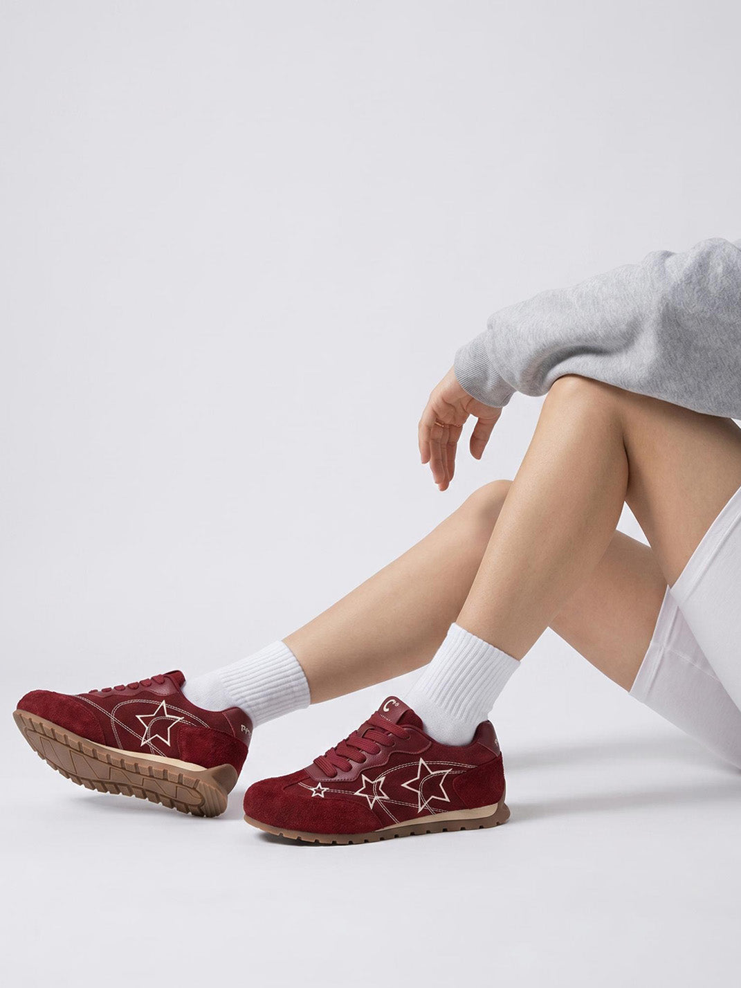 Burgundy Star-Outline Retro Low-Top Sneakers - Skipkicks