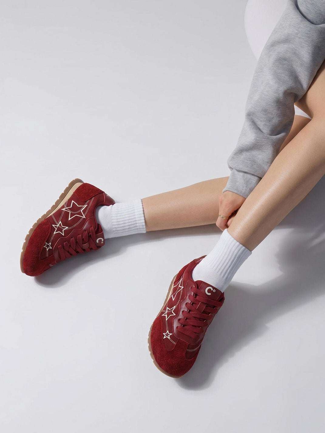 Burgundy Star-Outline Retro Low-Top Sneakers - Skipkicks
