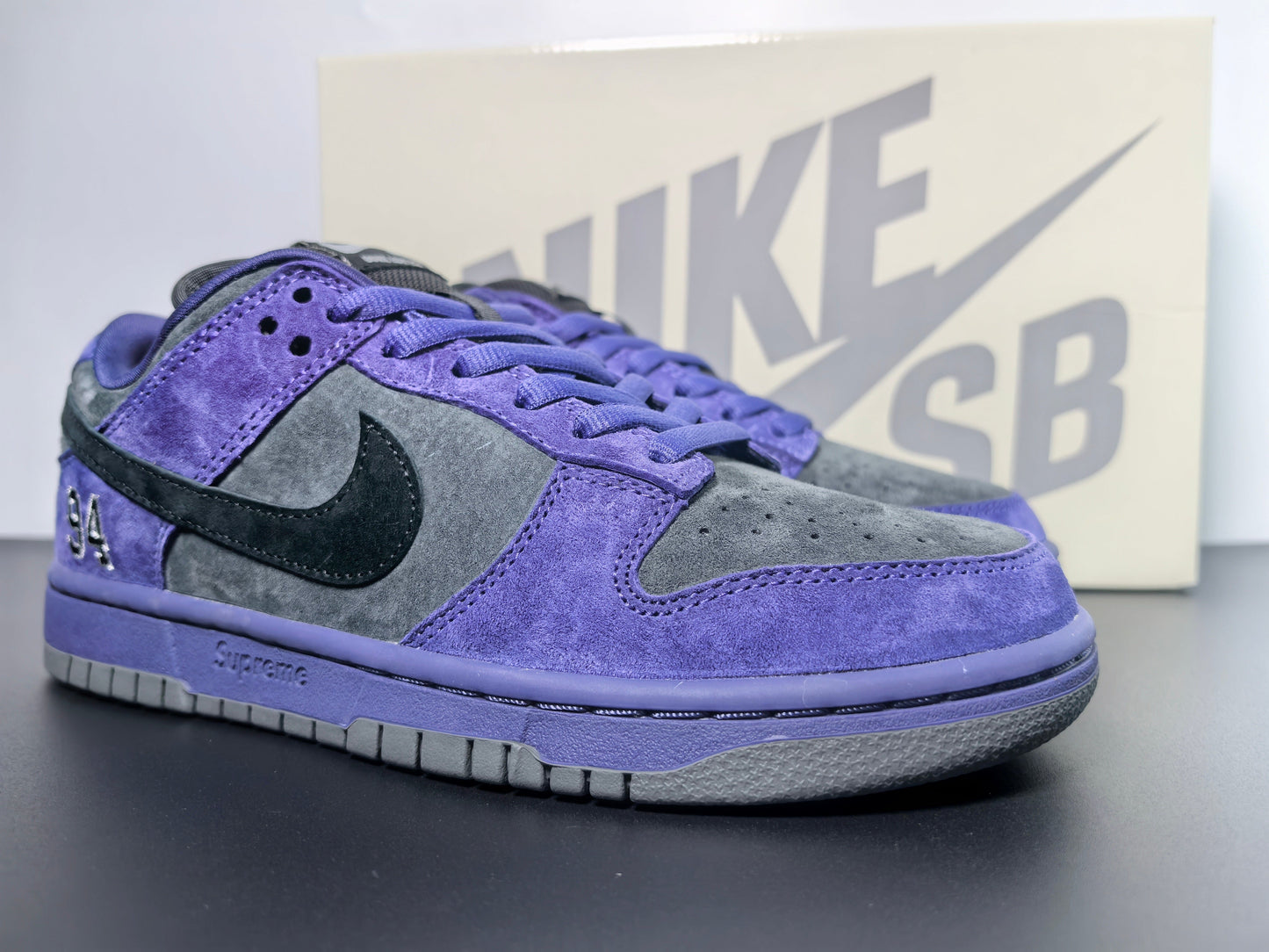 Supreme x Dunk SB LOW Pro OG QS - Elevate Your Sneaker Game
