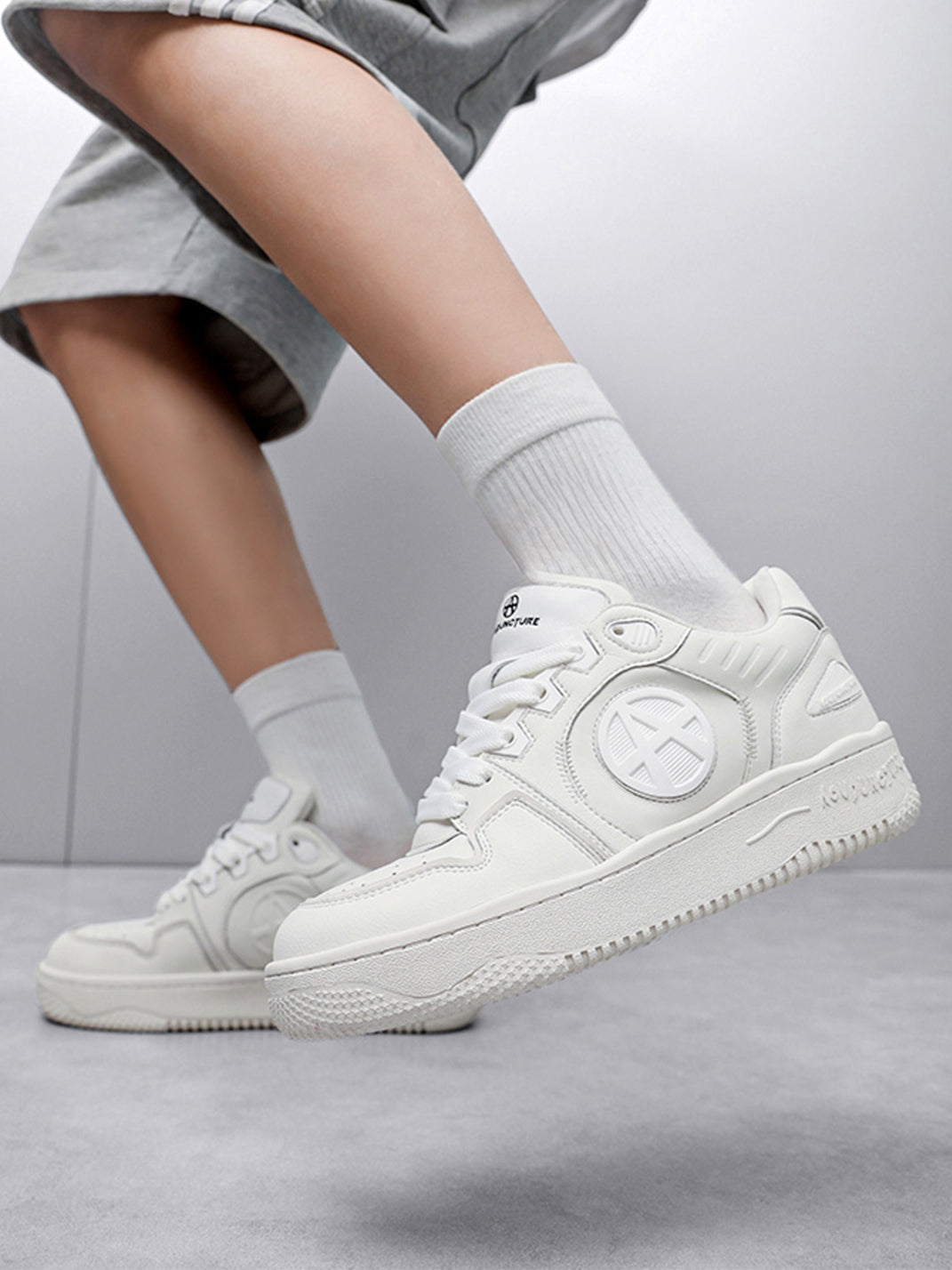 Circle-Logo Colorblock Skate Sneakers - Skipkicks