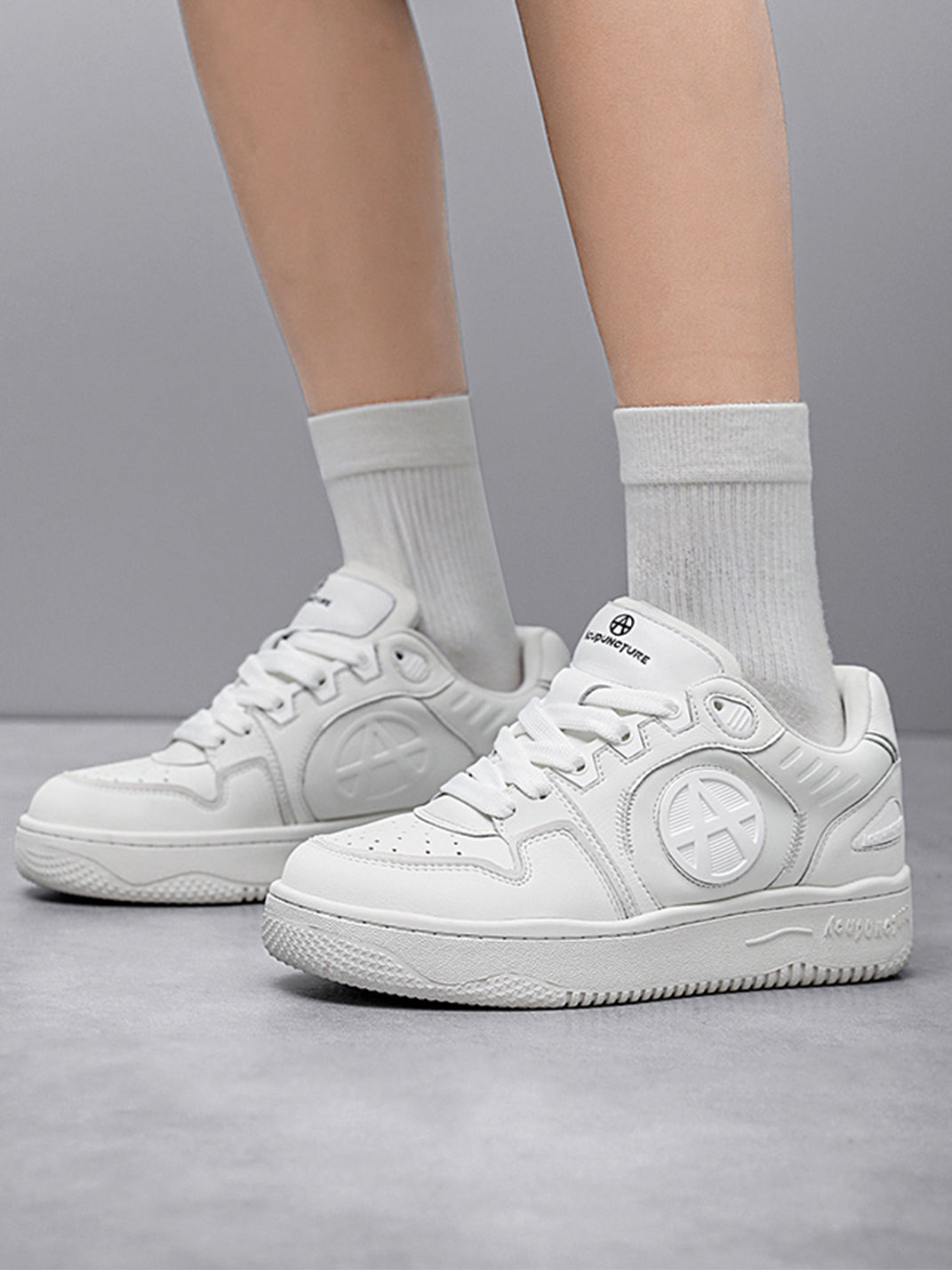 Circle-Logo Colorblock Skate Sneakers - Skipkicks