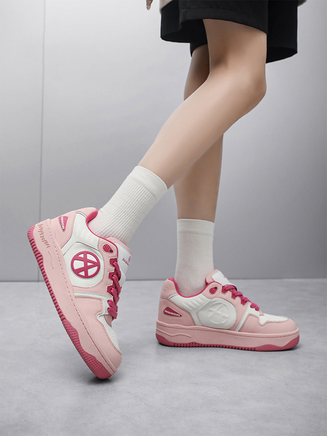 Circle-Logo Colorblock Skate Sneakers - Skipkicks