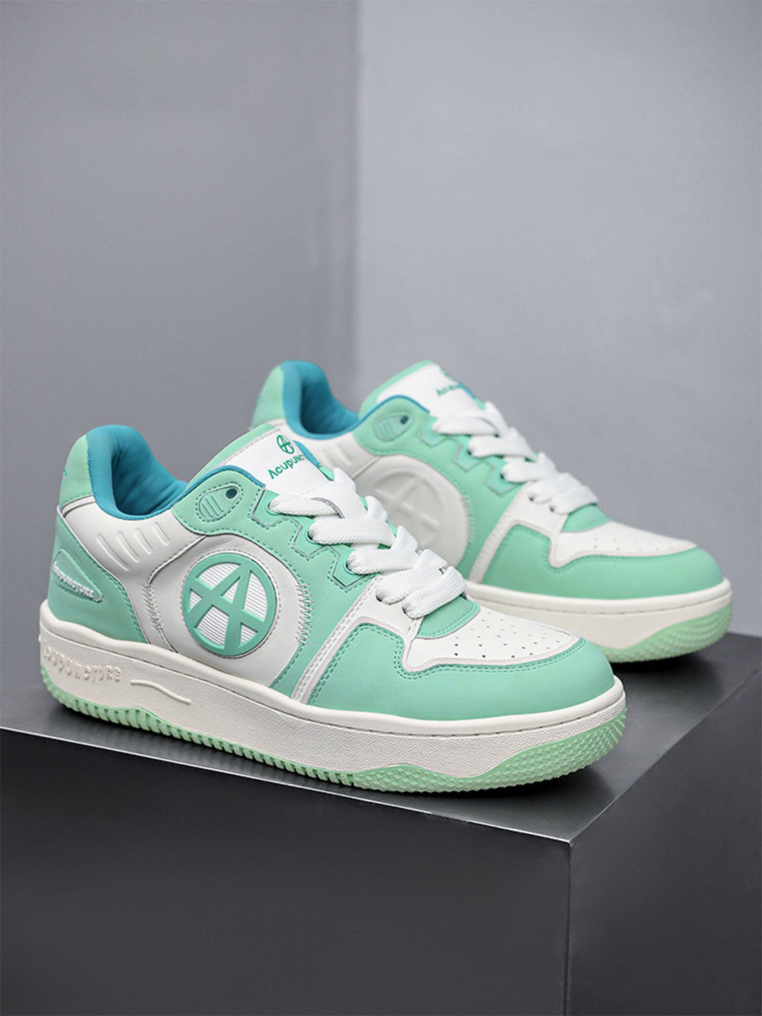 Circle-Logo Colorblock Skate Sneakers - Skipkicks