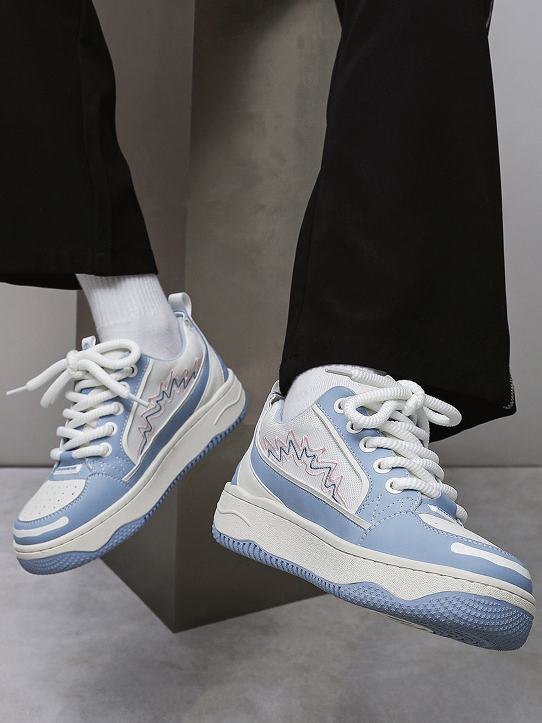 Colorblock Graphic Skate Sneakers - Skipkicks