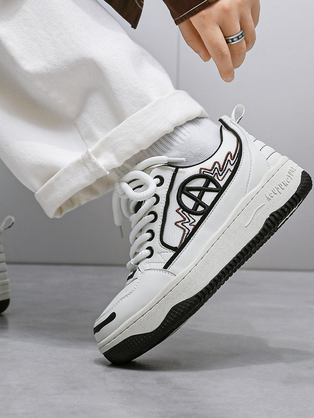 Colorblock Graphic Skate Sneakers - Skipkicks