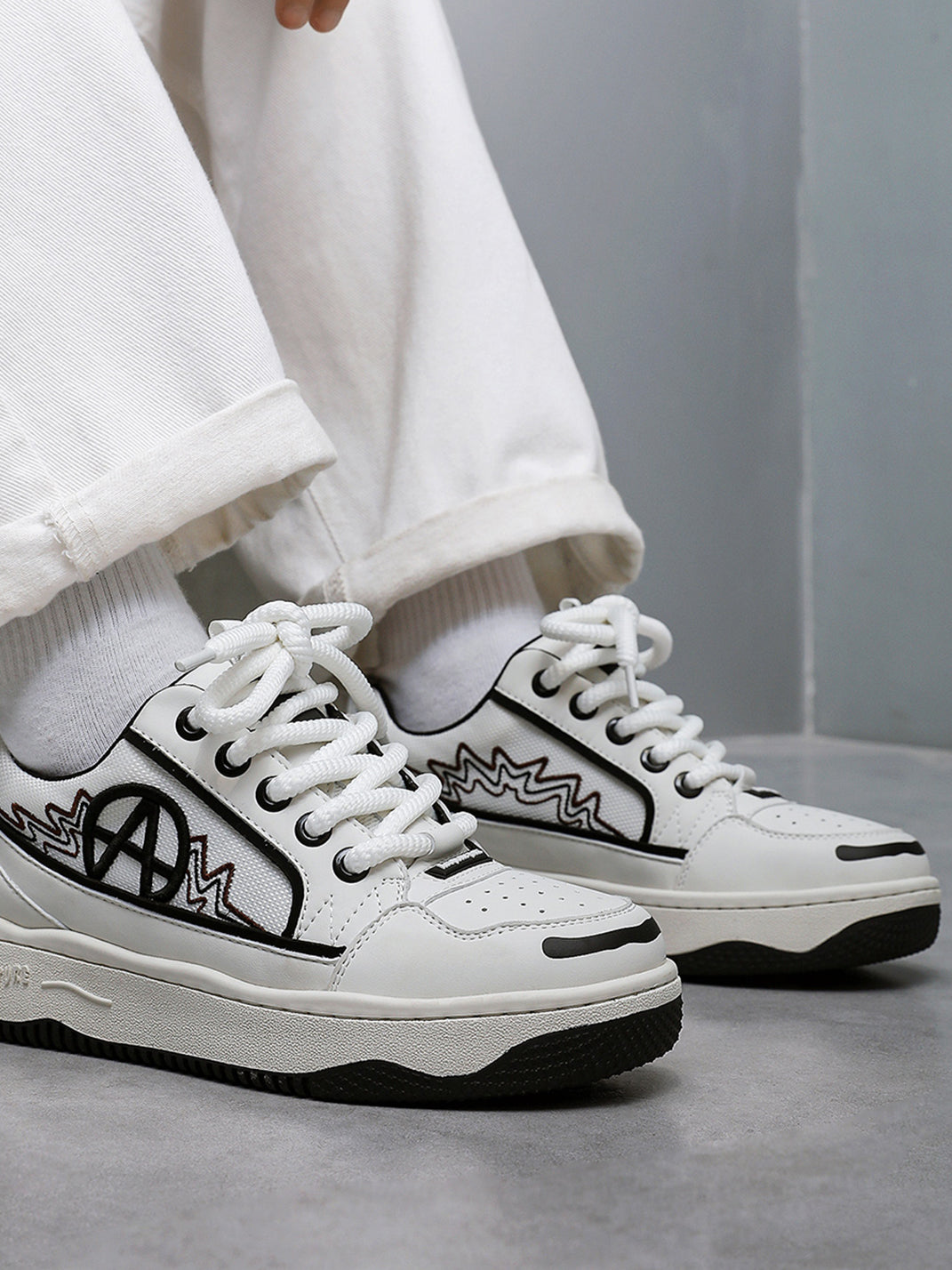 Colorblock Graphic Skate Sneakers - Skipkicks
