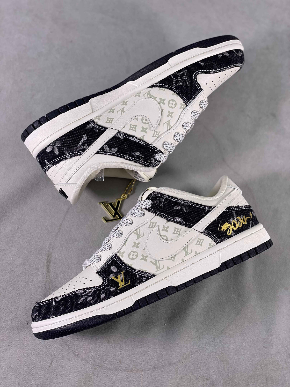Custom SB Dunk Low x Monogram FC1688 163