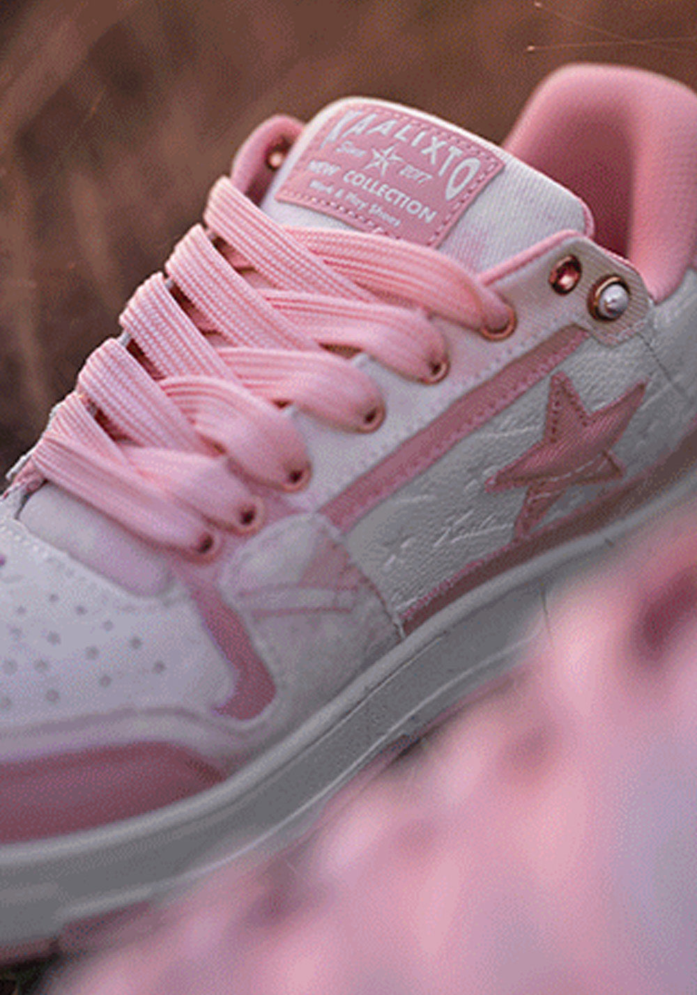 Distressed Denim Star Low-Top Sneakers - Skipkicks