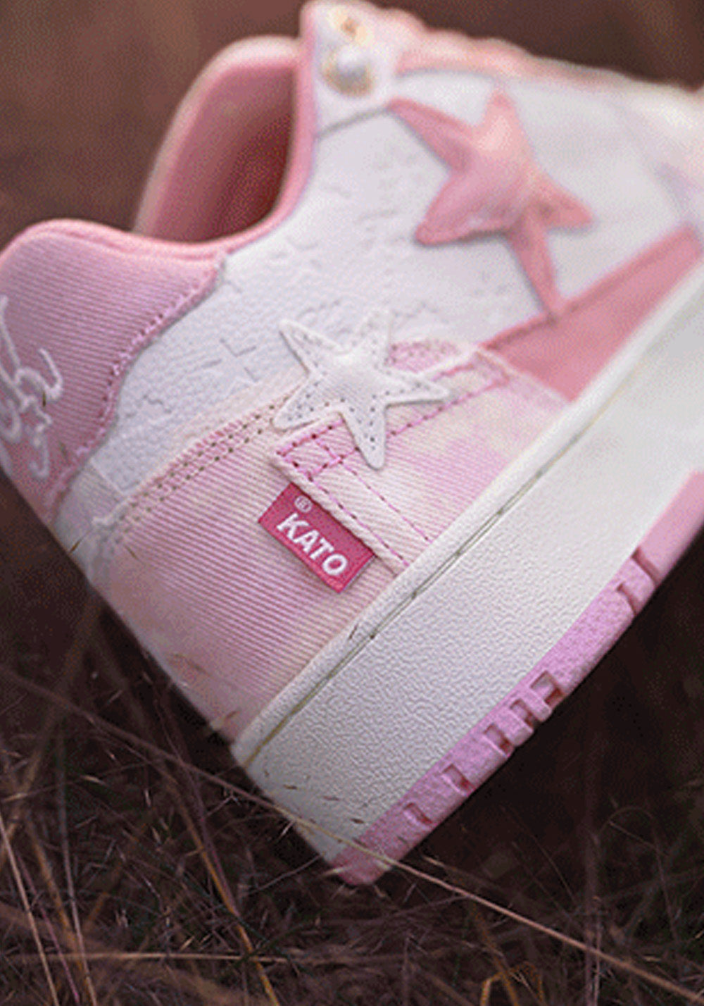 Distressed Denim Star Low-Top Sneakers - Skipkicks
