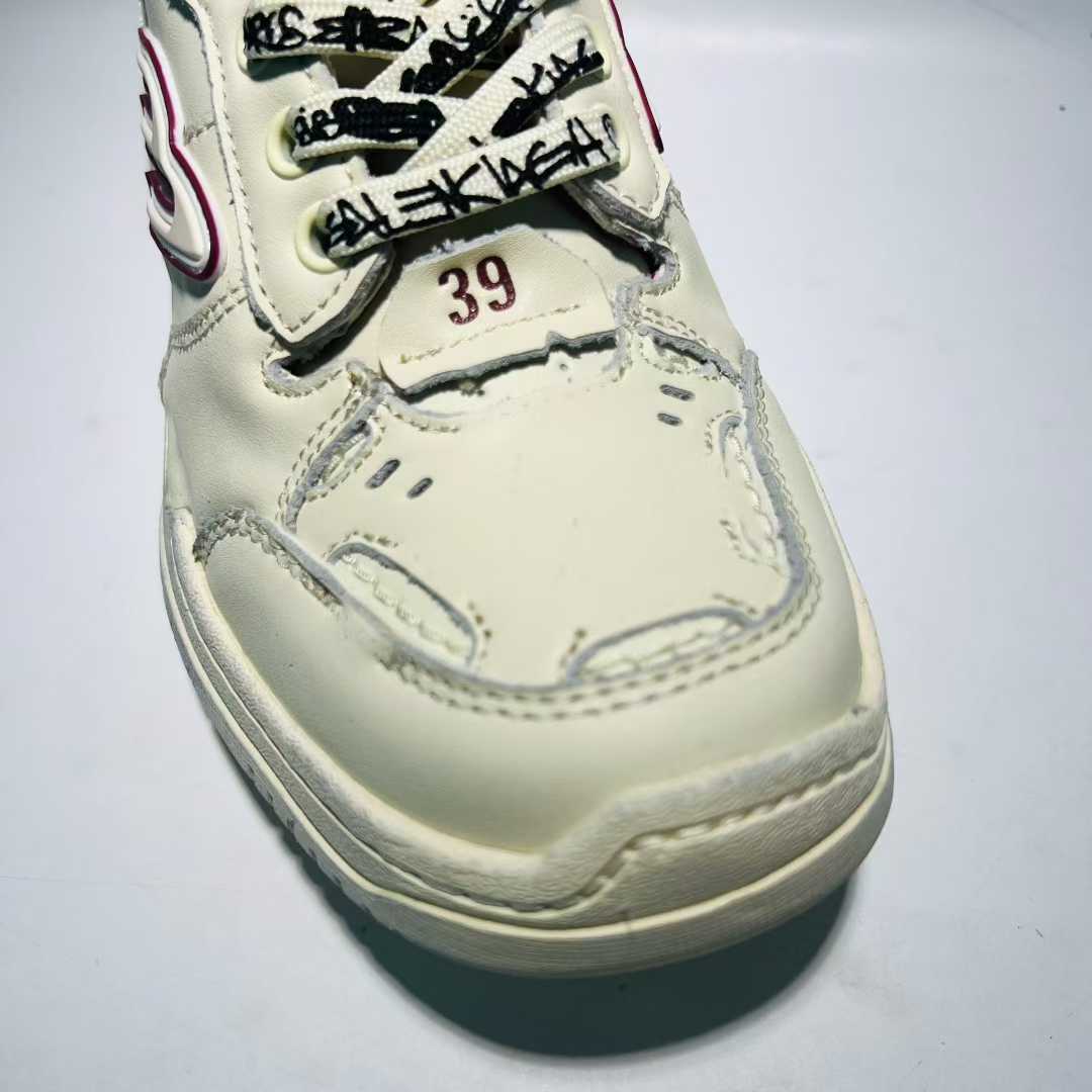 Balenciaga Hamptons Worn-Out 841763WCURS9960