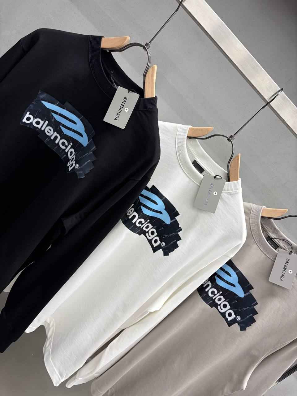 Balenciaga Sweatshirt 005
