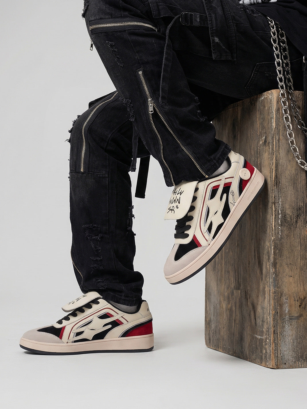 Red Flame-Panel Retro Trainer Sneakers - Skipkicks