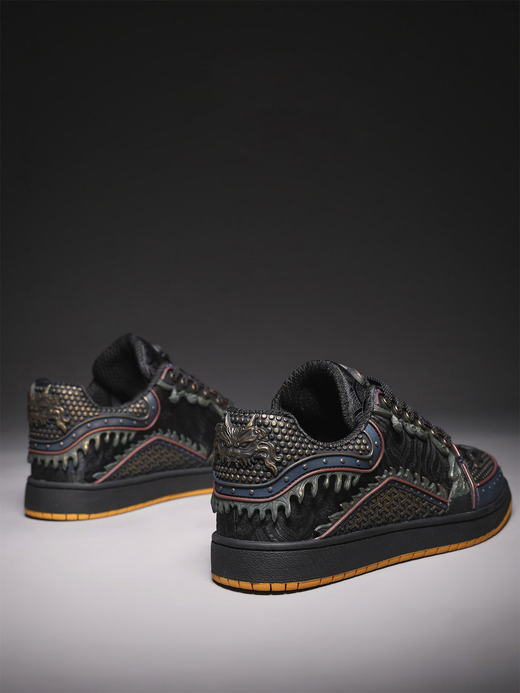 Black Dragon-Scale Gum-Sole Low-Top Sneakers - Skipkicks