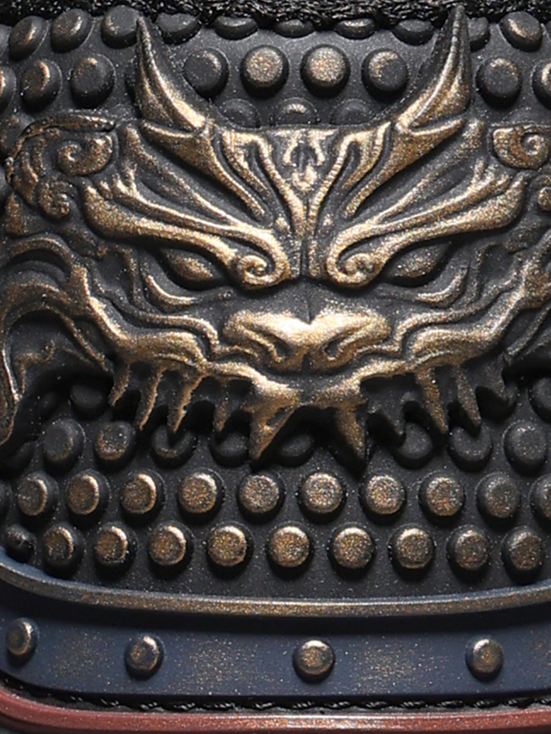Black Dragon-Scale Gum-Sole Low-Top Sneakers - Skipkicks