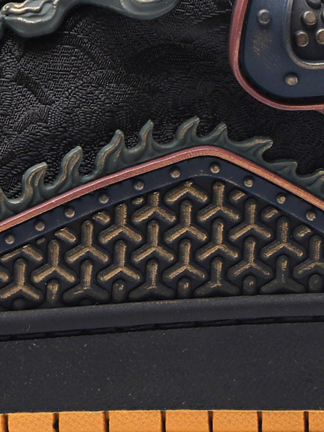 Black Dragon-Scale Gum-Sole Low-Top Sneakers - Skipkicks