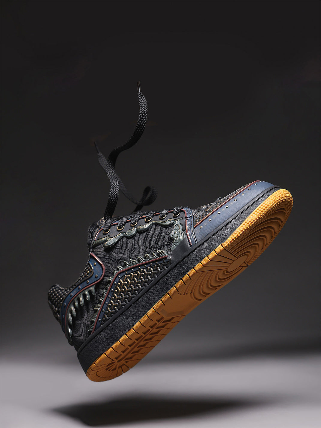 Black Dragon-Scale Gum-Sole Low-Top Sneakers - Skipkicks