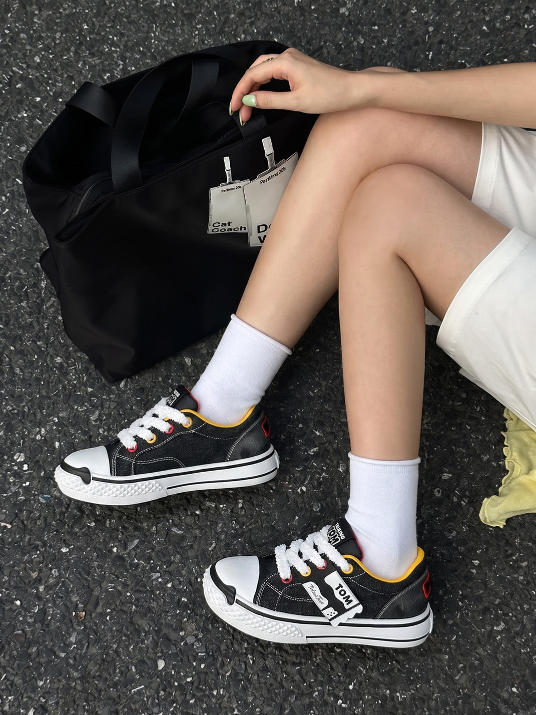 Contrast Graphic Chunky-Sole Low-Top Sneakers - Skipkicks