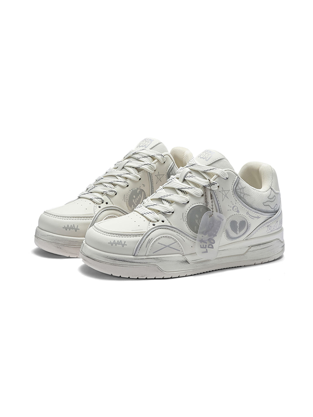 Heart-Graphic Contrast-Panel Low-Top Sneakers - Skipkicks