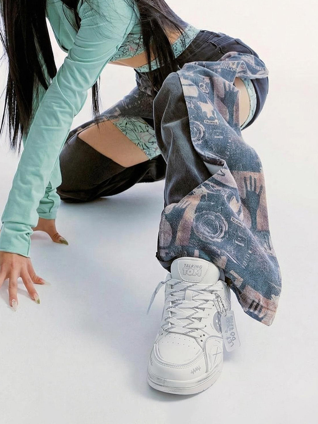 Heart-Graphic Contrast-Panel Low-Top Sneakers - Skipkicks