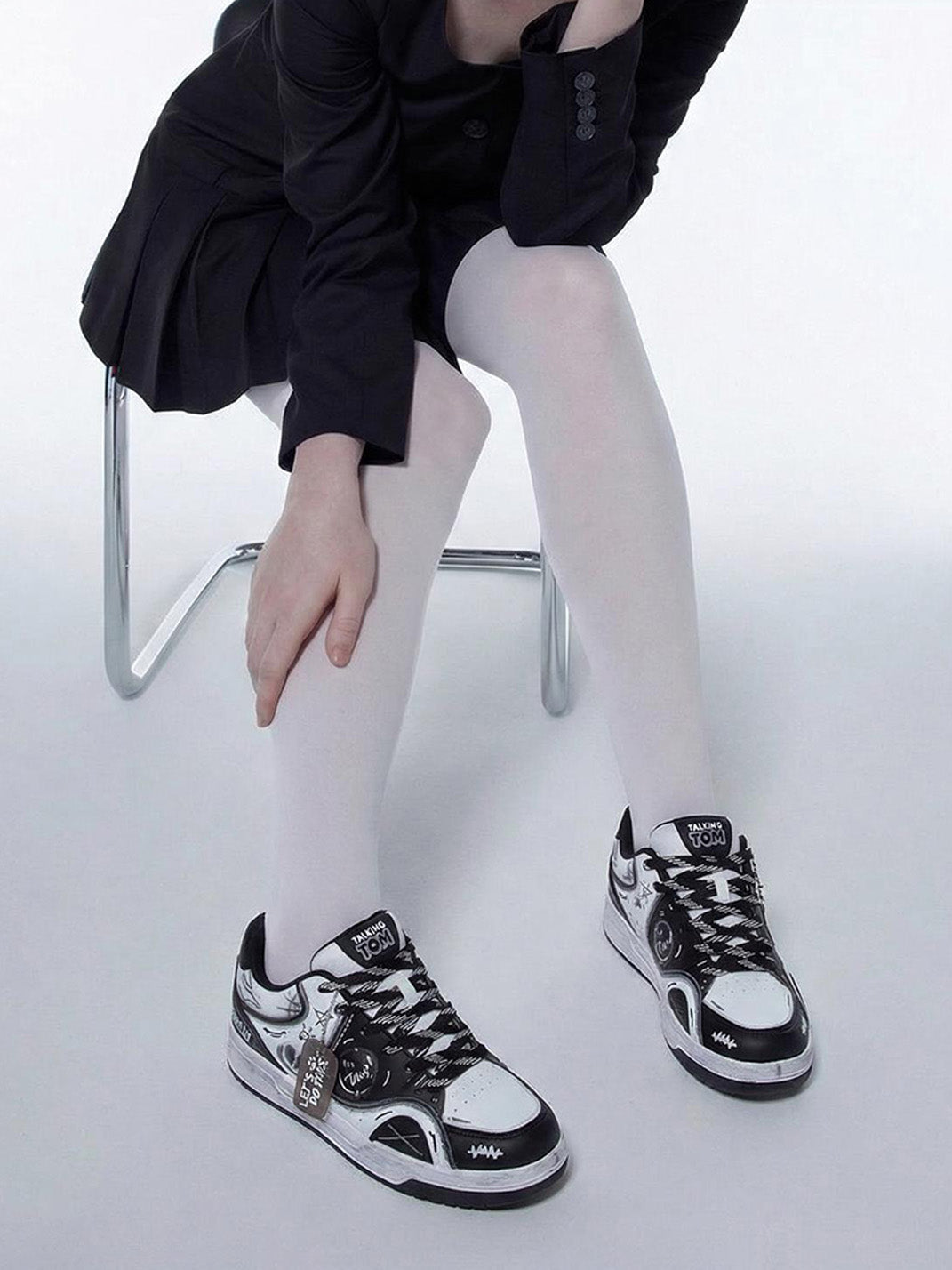 Heart-Graphic Contrast-Panel Low-Top Sneakers - Skipkicks