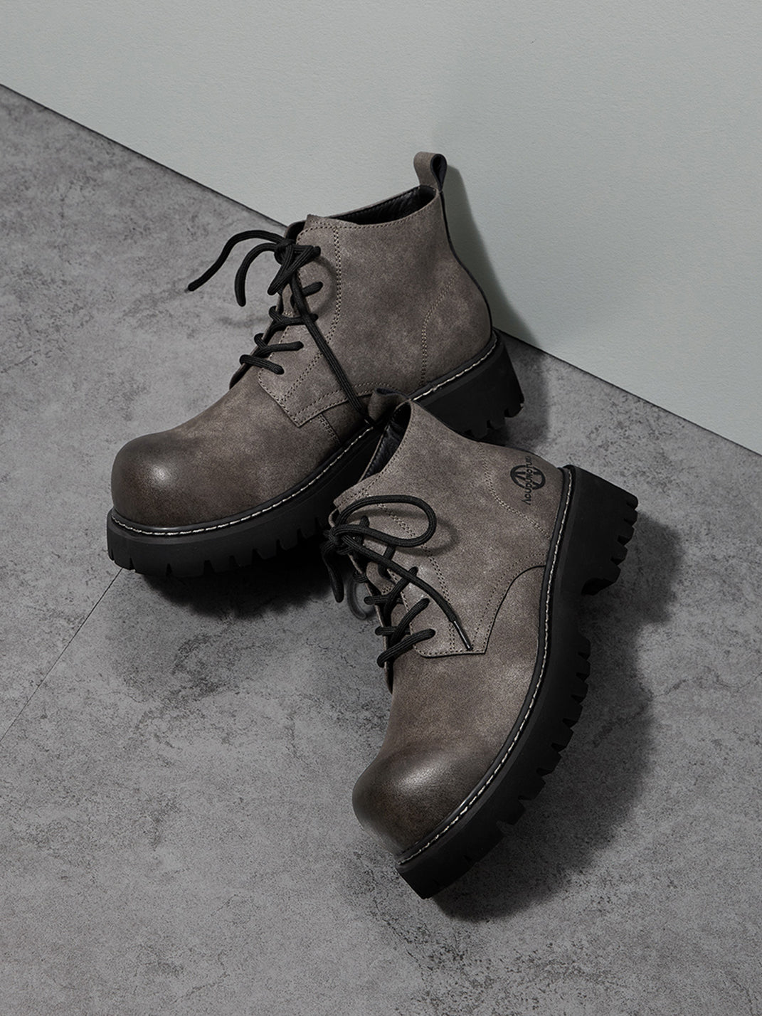Tan Round-Toe Lug-Sole Work Boots - Skipkicks